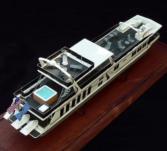 Fantasy Yachts Houseboat model built by Abordage