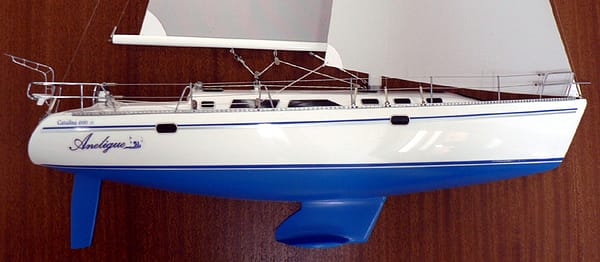 Catalina 400 "Aneligue". Model built by Abordage