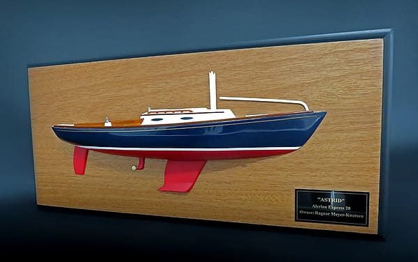 Alerion Express 28 custom half model with deck details