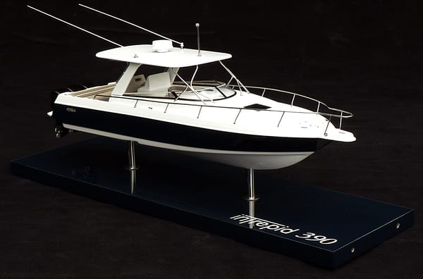 Intrepid 390 Model built by Abordage