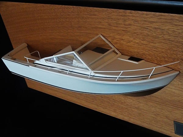 Bertram Moppie 28 half model with deck details