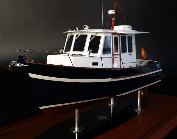 Rhea 800 Timonier boat model by Abordage