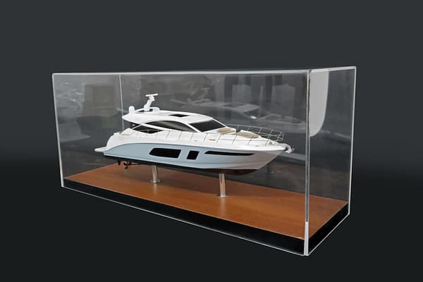Sea Ray L650 Express desk model