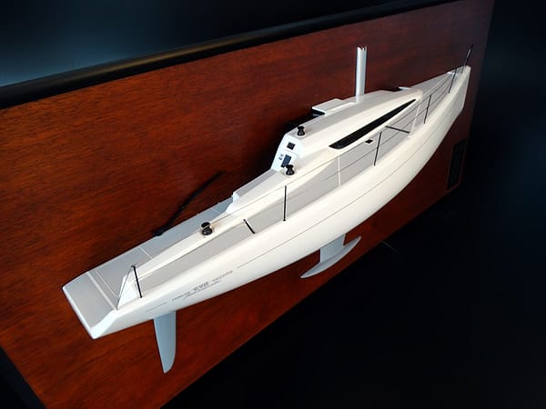 Italia Yachts 9.98 half model