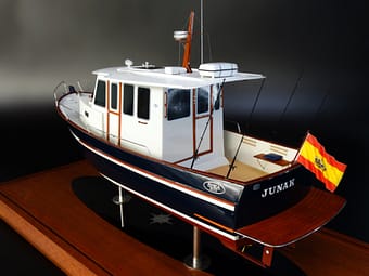 Rhea 800 Timonier boat model by Abordage