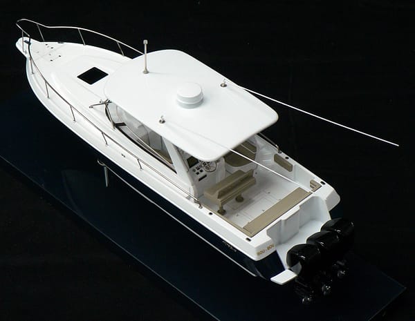 Intrepid 390 Model built by Abordage