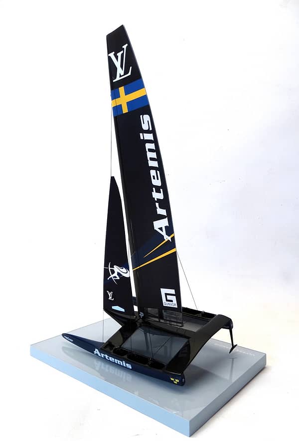 Artemis Racing - Catamaran AC 50 - desk model