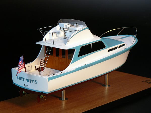 Hatteras 41 Knit Wits desk model by Abordage