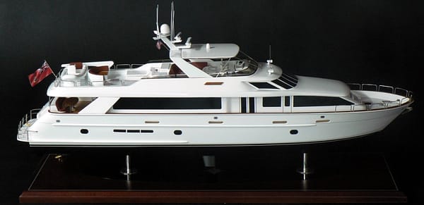Hatteras 100 Motor Yacht model built by Abordage
