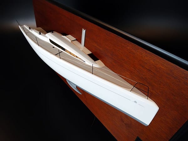 Italia Yachts 9.98 half model