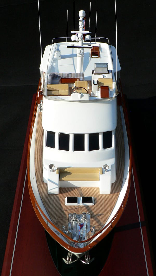Hunt 89' Motor Yacht "Tumblehome" Model by Abordage